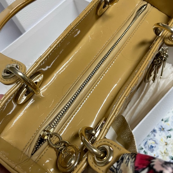Authentic Lady Dior Medium Handbag - Picture 4 of 16